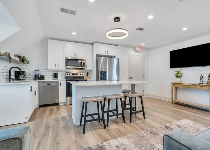 Spectacular Suites Sleep 20 Near Fq W Pool