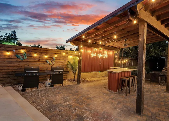 Sleeps 24-Spacious Suites Near Fq W Pool